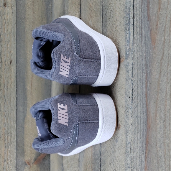 Nike Court Royale Suede Women's Sneakers Casual Shoes Gunsmoke Grey - Picture 4 of 10